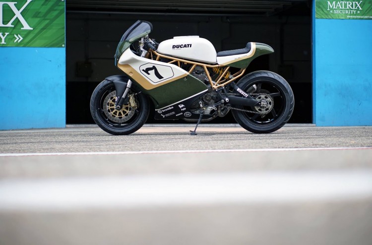 DUCATI 900SS DISTINTO-001