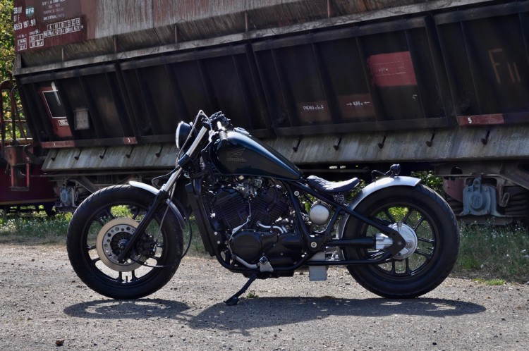 Honda VT500 Bobber 7